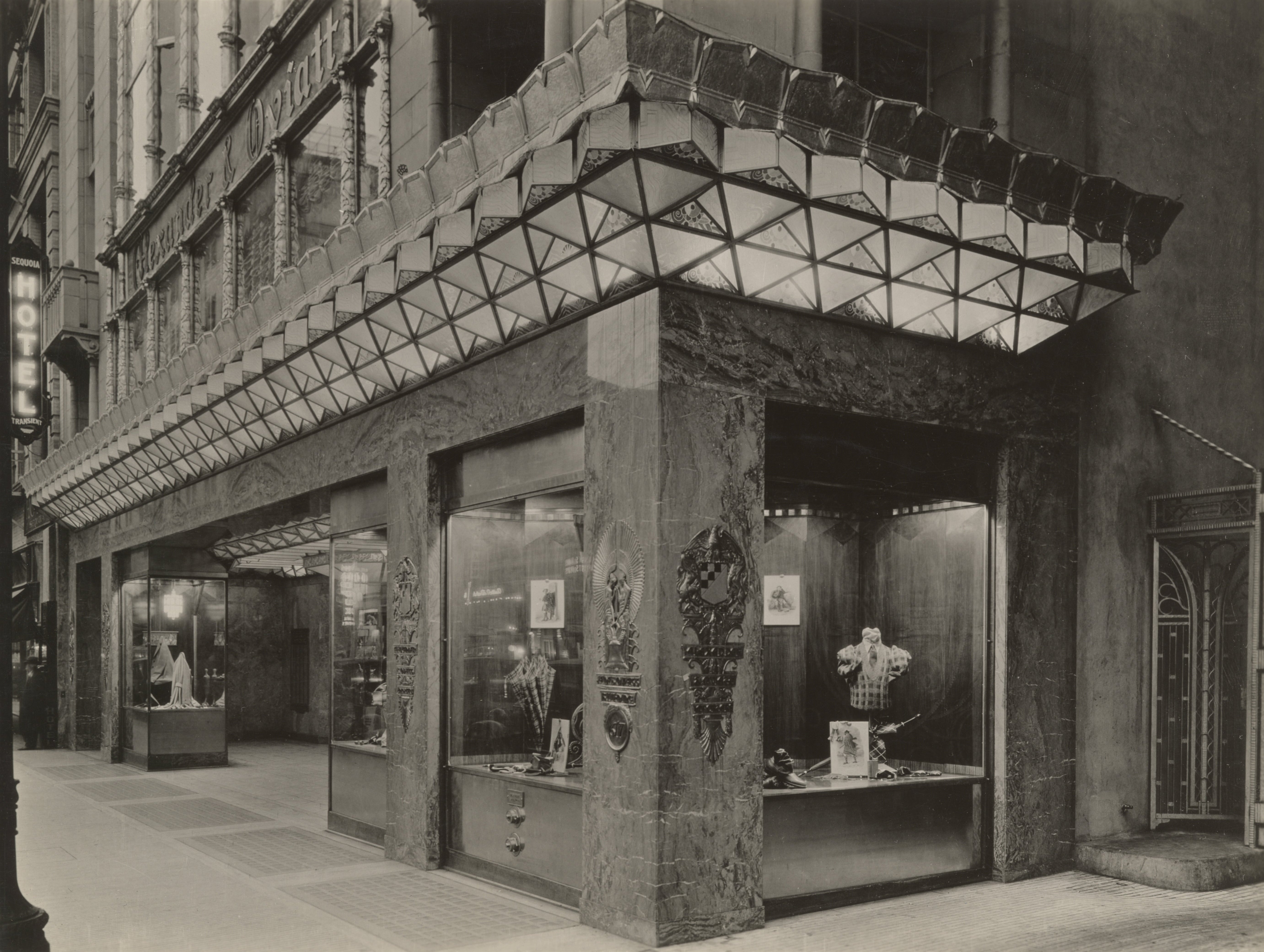 Alexander & Oviatt Building, Los Angeles, 1935. Art Deco facade with glass ceiling, awning, and men’s fashion displays.